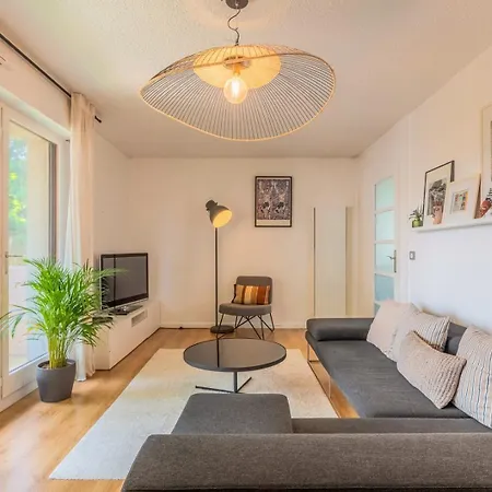 Avec Parking & Balcon 公寓