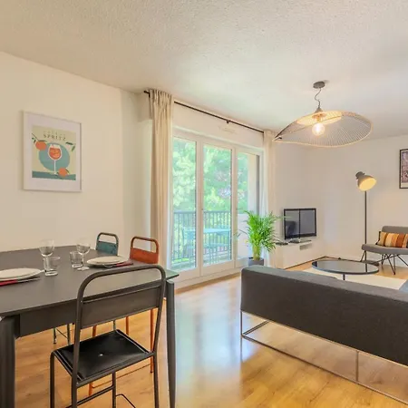 Avec Parking & Balcon 公寓